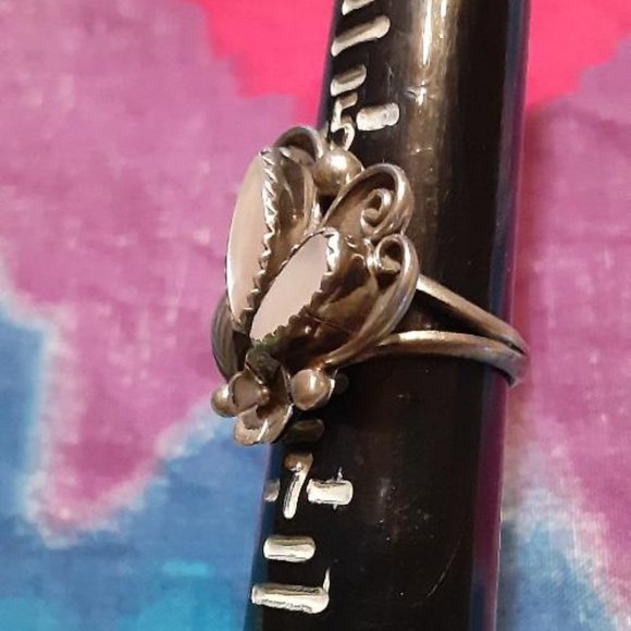 Mother of Pearl Ring Signed JE - Picture 3 of 5